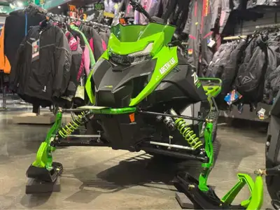 ARCTIC CAT ZR 858 ATAC CATALYST 2025 137” DÉMONSTRATEUR (300km) Grosse écran GARMIN G8 Financement e...