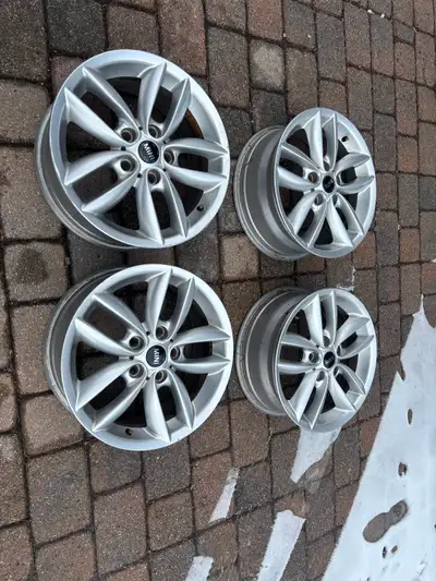 Plusieurs set de Mag Gmc acadia 6x132 18 pouces avec capteur 550$ Mag Hyundai 5x114.3 18 pouces 500$...