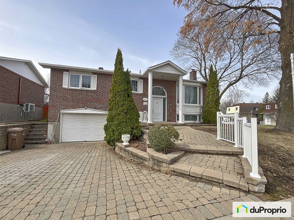 $724,900 - Bungalow for sale in Laval-des-Rapides — photo 1