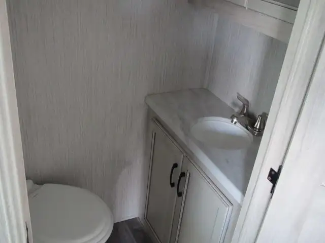 2023 SIERRA 391 FLRB-NEW LOADED FRONT LIVING-ON SALE $99,999!  in Travel Trailers & Campers in Ottawa - Image 19