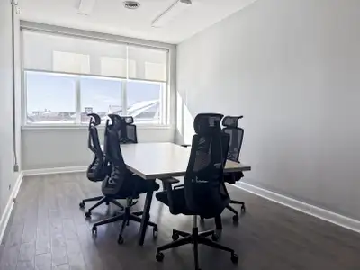 A fully serviced private office with 4 people, ready to use from day one. Work with focus and privac...