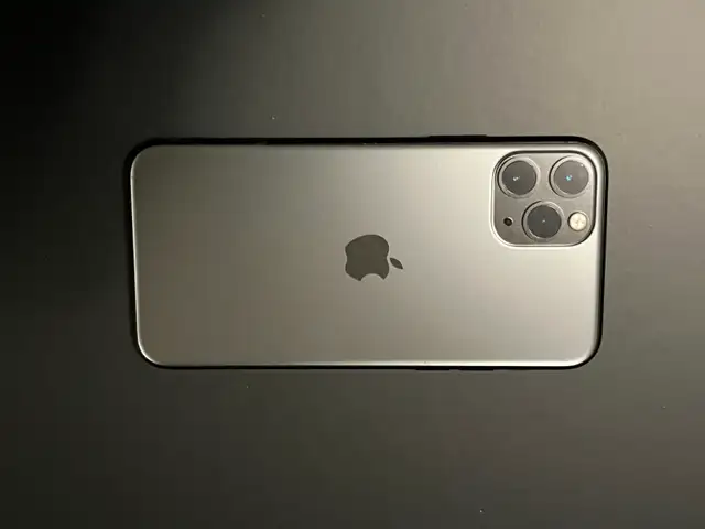 iPhone 11 Pro 64GB – Water Damaged – Good Screen & Body in Cell Phones in Markham / York Region - Image 6