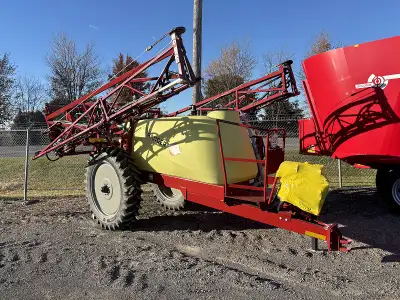 2025 HARDI RANGER 2000 PULL TYPE SPRAYER STOCK # A112208 60 FOOT BOOM 550 GALLON TANK HIGH CLEARANCE...