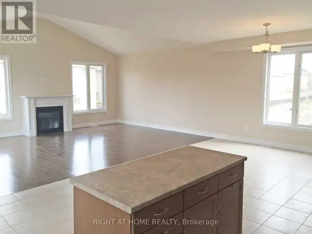 42 BOOTH LANE Barrie (Painswick South), Ontario in Long Term Rentals in Barrie - Image 8