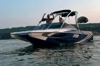 DELIVERY TO EDMONTON AVAILABLE 2009 MB SPORTS F21 TOMCAT Dry weight: 3,900 lbs. Tower: Skylon Pro Se...