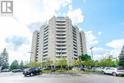 State-of-the-Art reno completed in 2018.Impeccable workmanship. Corner penthouse unit with panoramic...