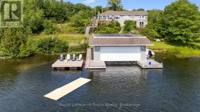 Welcome to your year-round retreat located on the highly desired shores of Little Go Home Bay on Glo...