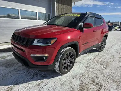 Options : Cuir Sièges chauffants Volant chauffant Toit Panoramique Système audio Beats Écran tactile...