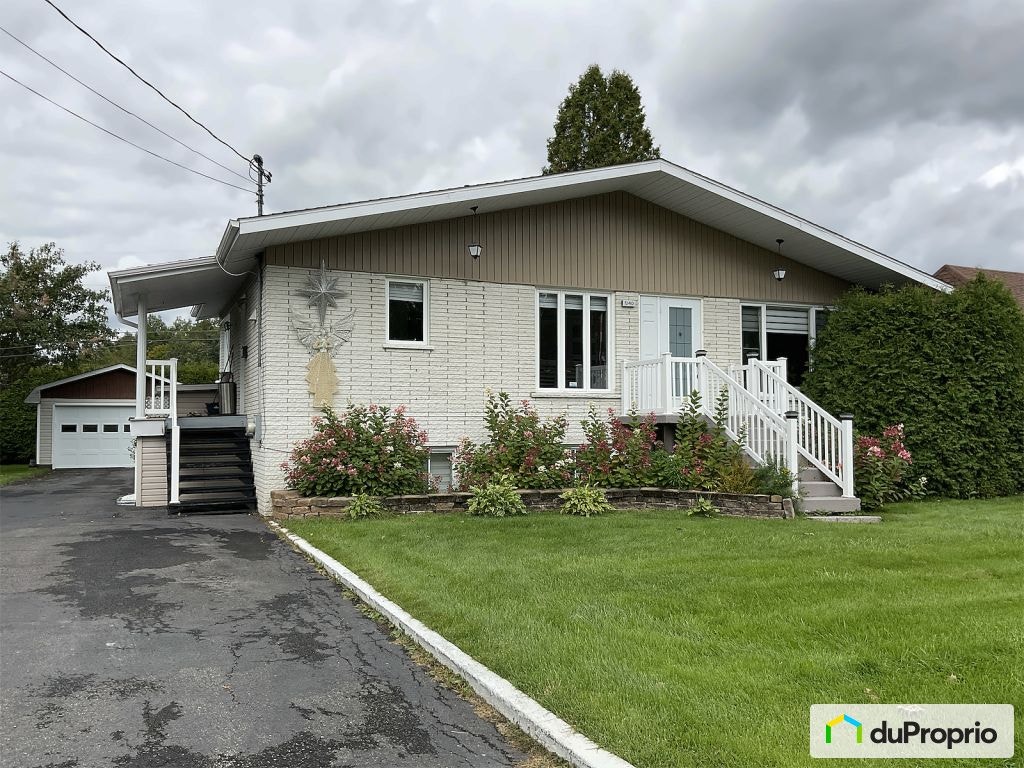 $489,900 - Bungalow for sale in Chicoutimi (Chicoutimi-Nord) — photo 1