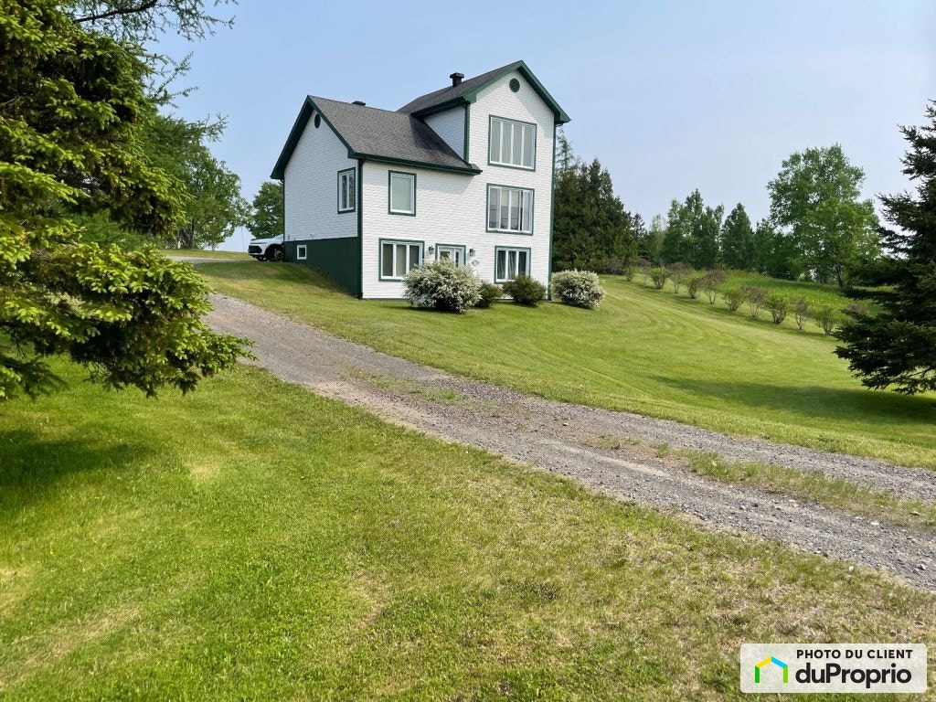 $450,000 - 1 1/2 Storey for sale in Carleton-sur-Mer — photo 2