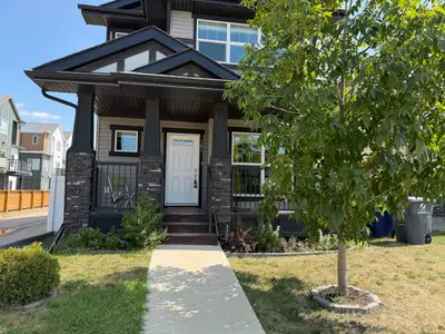 303 Delainey Manor, Saskatoon. Welcome to this immaculately kept 2 storey full house in the new Brig...