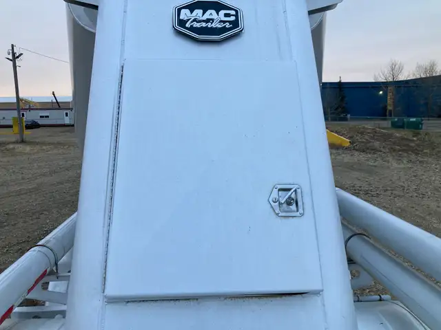 2011 MAC 1480 Cubic Ft Dry Bulk / Pneumatic Tank Trailer in Heavy Equipment in Delta/Surrey/Langley - Image 32