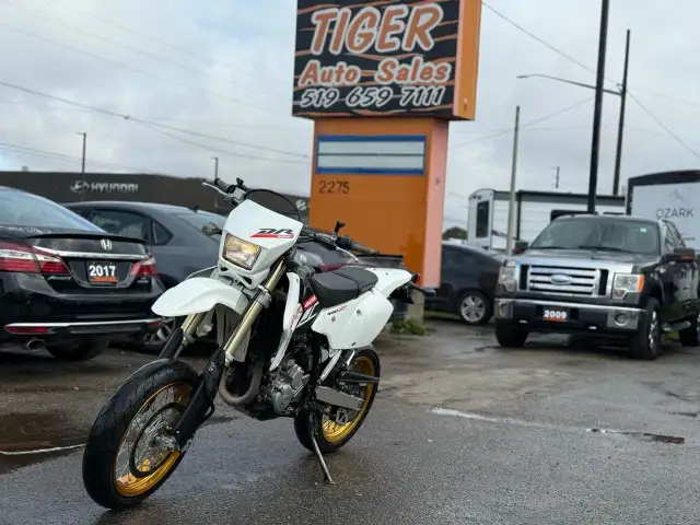 2019 Suzuki DRZ-400 SM, DUAL SPORT, SUPERMOTO, GOLD WHEELS in Sport Touring in London - Image 2