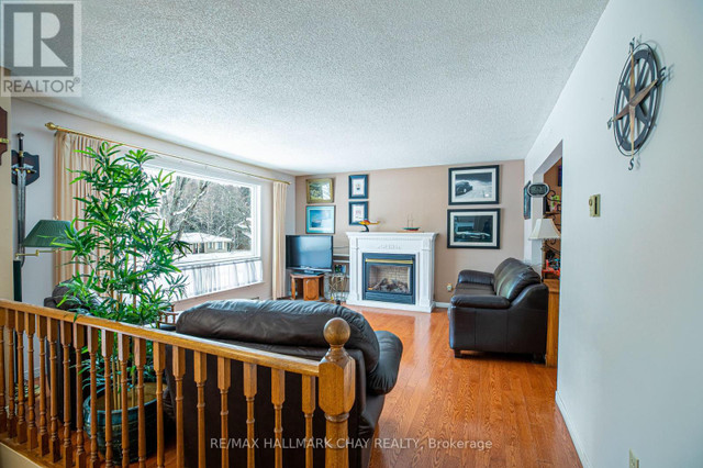 65 MEADOW HEIGHTS DR Bracebridge, Ontario in Houses for Sale in Muskoka - Image 2