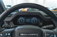 Land Rover Defender 110 P300 S 2025: - Extérieur métallisé bleu TASMAN avec intérieur en cuir noir E... (image 3)