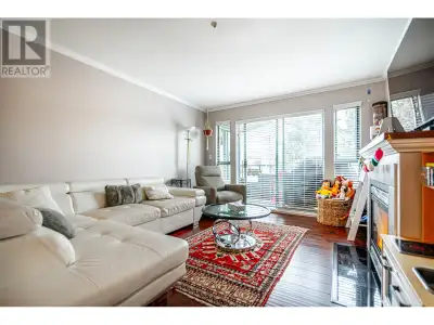 **Bright & Spacious Corner Penthouse with Stunning Mountain Views!** This incredible corner penthous...