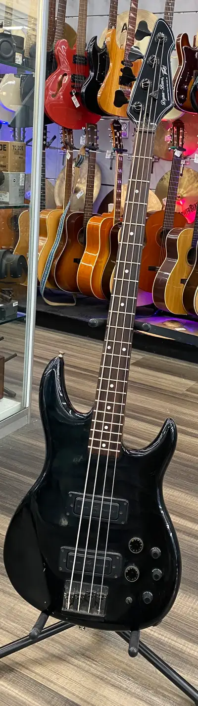 Peavey Dyna-Bass 4 String Bass Guitar, View more