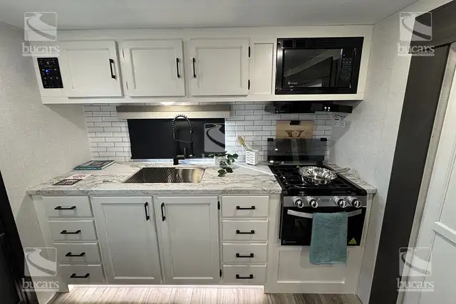 2025 VENTURE RV STRATUS 241VRK in Travel Trailers & Campers in Calgary - Image 10