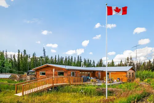 This stunning waterfront home features 3-bedrooms +den, and 2-baths. 3,200 sq ft, rustic, charming,...