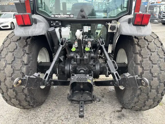 2009 New Holland T4020 Utility Tractor in Heavy Trucks in Delta/Surrey/Langley - Image 14