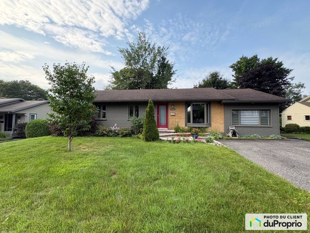 $859,000 - Bungalow for sale in Ste-Foy — photo 1