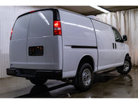 **ACCIDENT FREE - MECHANICALLY CERTIFIED** 30,240 KM This 2023 GMC Savana 3500 Reefer Cargo Van is p... (image 6)