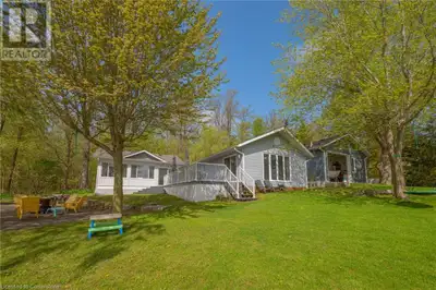 With a total of 1,228 sq ft of insulated, heated and airconditioned living space, this winterized co...