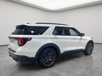 NAVIGATION, PANORAMIC ROOF, HEATED FRONT SEATS, LANE DEPARTURE WARNING, BACK-UP CAMERA Looking for a... (image 5)