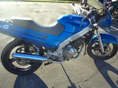 sonic cycle has a 2007 kawasaki zzr - 250 ninja fixer or parts bike . was on the track 2 times all l...