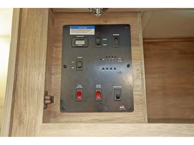 2020 Entegra Coach Qwest 24L 1 extension mercedes turbo diesel S in RVs & Motorhomes in Laval / North Shore - Image 19