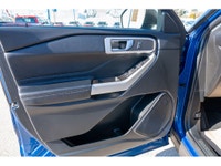 MULTI-PASSENGER & ECONOMY - Heated Front Seats & Heated Steering Wheel - Multi-Zone Air Conditioning... (image 6)