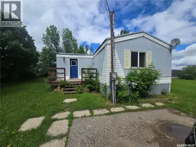 Looking for a great starter home or an investment property? This 3-bedroom, 2-bathroom mobile home s...