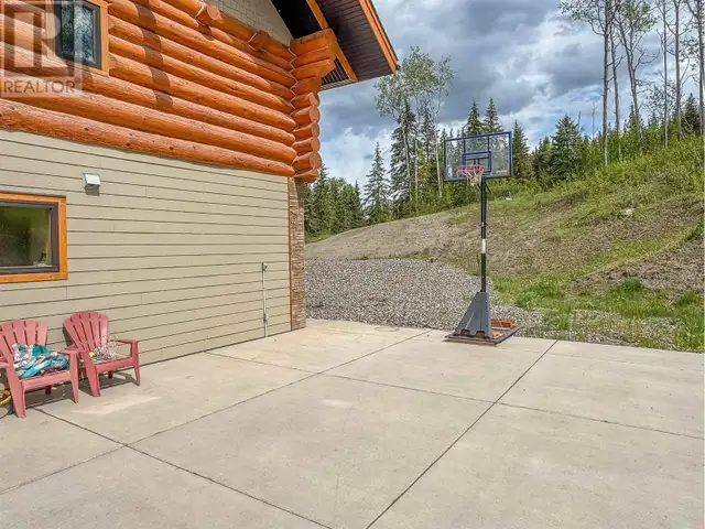 585 16 HIGHWAY Smithers, British Columbia in Houses for Sale in Smithers - Image 37