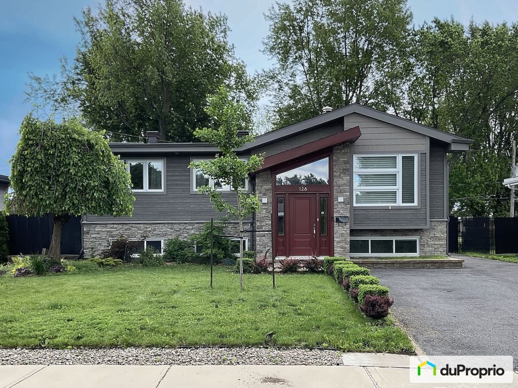 $835,000 - Bungalow for sale in Boucherville — photo 1