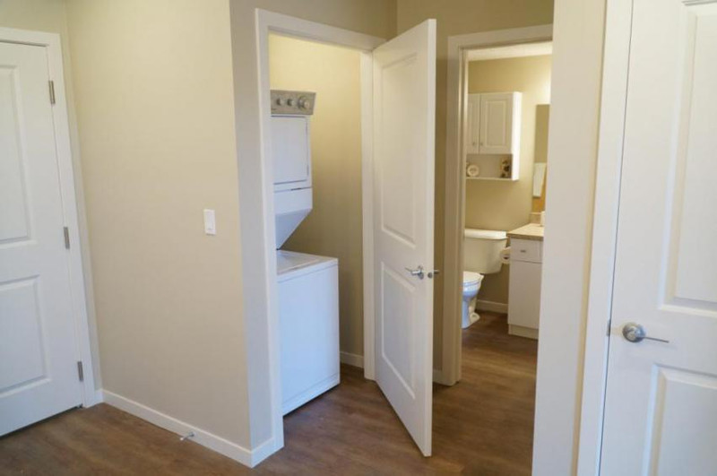 ONE BEDROOM APARTMENT IN SHERWOOD PARK! Long Term Rentals