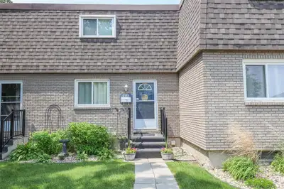 3F//Winnipeg/This stunning 2-bedroom 2-bathroom condo is located in the heart of North Kildonan. Con...