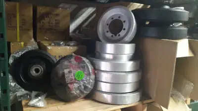 - Bottom rollers, - Idlers front and rear, - Sprockets, - Rubber Tracks, - Final Drives ASV ASV 2800...