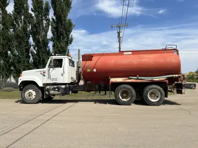 White Red Tank Cummins N14 Plus 6 Cylinder Diesel Engine Engine Brake Eaton Fuller 13 Speed Manual T...