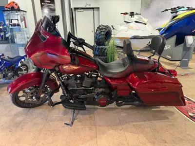 ???? Main Highlights ????️ Performance Milwaukee-Eight 114 V-Twin engine (1868cc) Strong torque and...