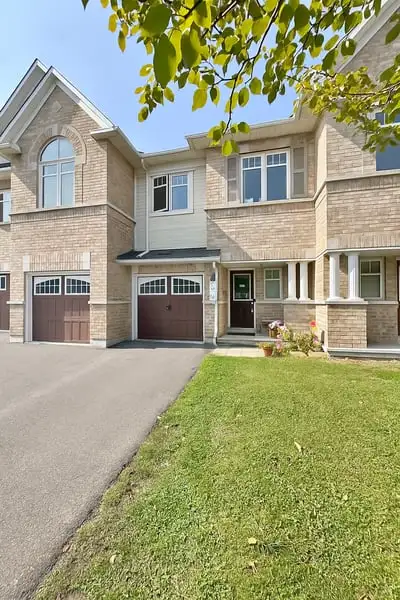 Ottawa. Welcome to this spacious 3-bedroom, 2.5-bathroom Townhouse for rent located in the highly so...