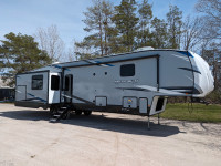 2022 Forest River Arctic Wolf 3660 Suite 5TH Wheel
