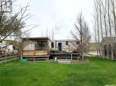Lakefront Luxury at Rock Ridge RV Resort! Escape to comfort in this stunning 2014 Goldrush 40’ trail...