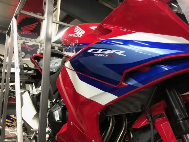 2025 HONDA CBR 500 RAS ABS HRC Red in Sport Bikes in Winnipeg - Image 3