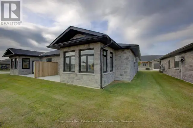 63 CAVALIER CRESCENT Huron-Kinloss, Ontario in Condos for Sale in Grand Bend - Image 14