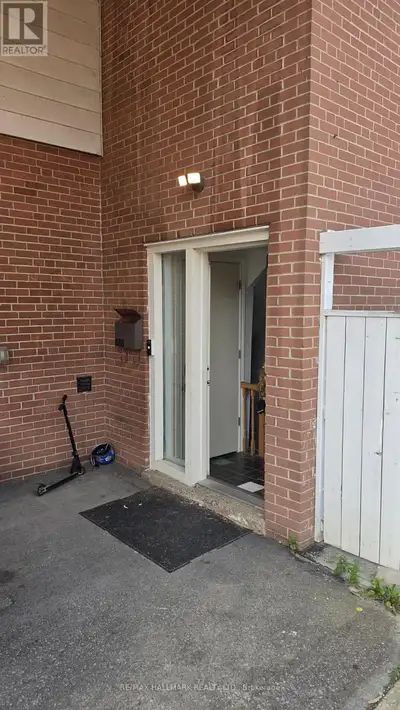 Private Room with ALL Utilities (gas, hydro, water) INCLUDED! See multimedia Virtual Tour of this un...