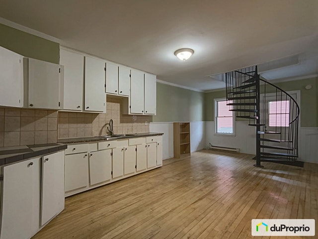 $529,000 - Triplex for sale in Magog — photo 2