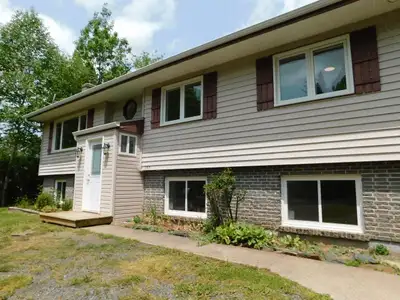 Wonderful Timberlea Home/4beds+2dens/2baths - VIDEO TOUR!
