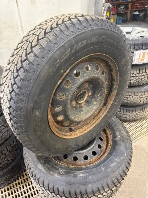 *USED* ANTARES WINTER TIRES 215/70R16, HYUNDAI TUSCON RIMS in Tires & Rims in Grand Bend - Image 3