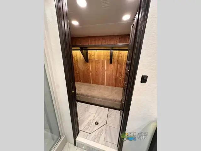 2024 Entegra Coach Anthem 44D 450 h.p. / 1250 ft-Lbs of Torque in RVs & Motorhomes in Moncton - Image 42