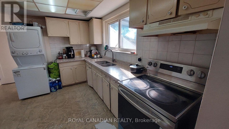 3677 WOODRUFF CRESCENT Mississauga (Malton), Ontario 4